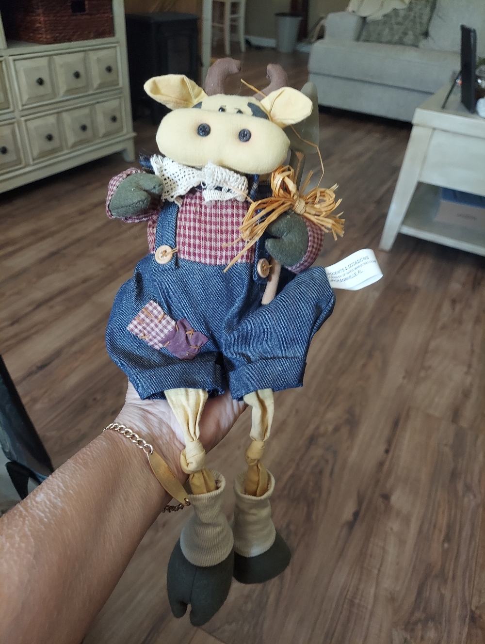 The VTG Preowned Blue Cow Shelf Sitter is a small, shape-like cow figurine made